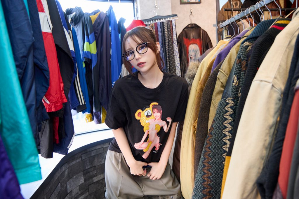 伊藤舞雪×fempassBeV　スポーティなTシャツコーデを女らしく着こなし